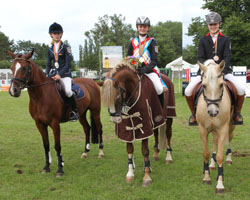 Medaillengewinner der Pony-Springreiter: v.l. Flora Reemtsma, Lara Bergmann, Franziska Lass.